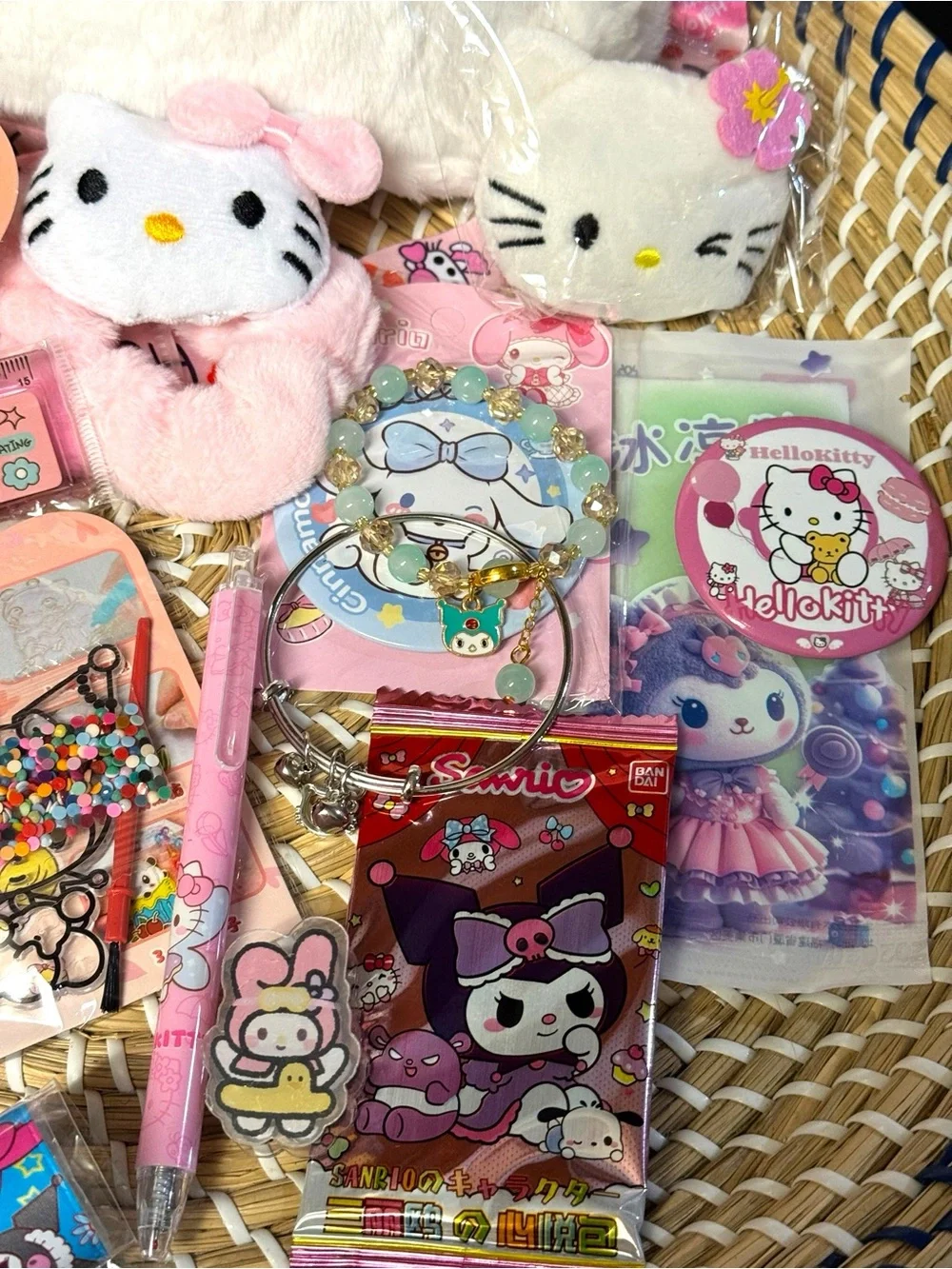 17 Pc Sanrio Hello Kitty & Friends Plush Bag w/Accessories, Arts & Crafts NEW